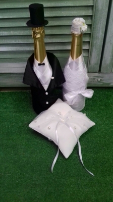 Украшение на бутылки на свадьбу для дениха и невесты  Милая парочка в черно-белом цвете  Арт 0082