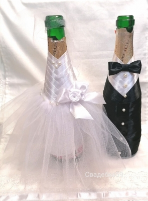 Одежда на свадебное шампанское , декор на бутылки . Арт 0097