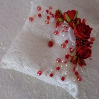 Подушка для колец на свадьбу . Красные цветы Арт 137