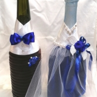 Украшение на свадебные бутылки шампанского . Одежда на шампанское для жениха и невесты в синем цвете Арт 0107