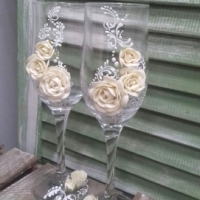 Бокалы для молодоженов на свадьбу с цветами в молочном цвете.  Арт 024