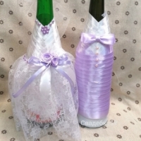 Одежда на бутылки шампанского на свадьбу , в сиреневом цвете для жениха и невесты Арт 0112