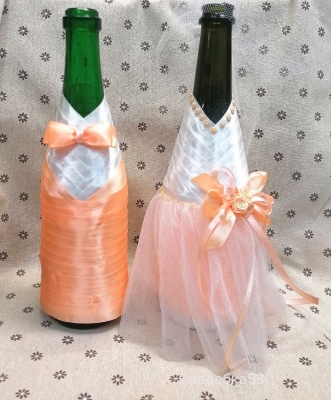 Свадебное украшение на бутылки , жених невеста , в персиковом цвете Арт 0113