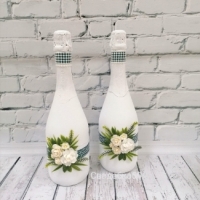 Декор на бутылки шампанского, на свадьбу в изумрудно-белом цвете Арт 0105