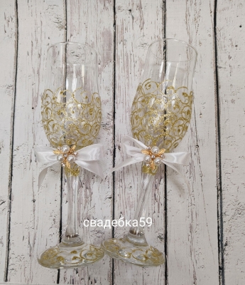 Свадебные бокалы для жениха и невесты в золотом цвете Арт 0945