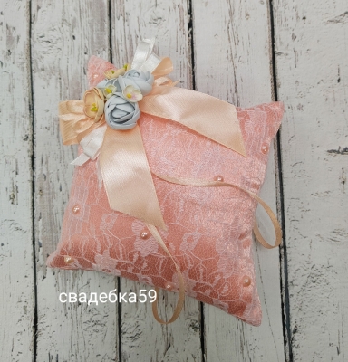 Подушечка для колец на свадьбу в персиковом цвете Арт 186