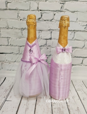 Свадебное украшение на бутылки шампанского в сиреневом цвете Арт 0124