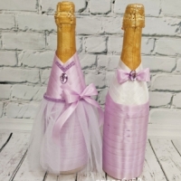 Свадебное украшение на бутылки шампанского в сиреневом цвете Арт 0124