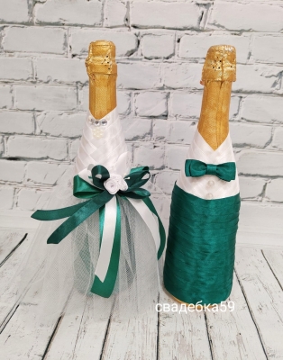 Свадебное украшение на бутылки шампанского в изумрудном цвете Арт 0128