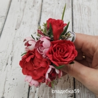 Бутоньерка для жениха и друзей жениха в красном цвете, ручная работа Арт 01-44