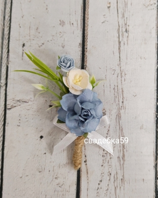 Бутоньерка для жениха в пыльно голубом цвете Арт 01-47
