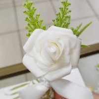 Бутоньерка на свадьбу для жениха в белом цвете с зеленью Арт 01-49
