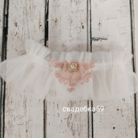 Свадебная подвязка для невесты на ногу с пудровом декором Арт 0-92
