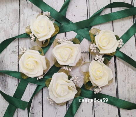 Браслеты для подружек невесты в изумрудном цвете с золотым на свадьбу Арт 084