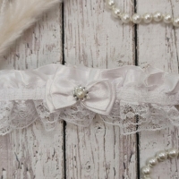 Свадебная подвязка на ногу для невесты в белом цвете Арт 0-99