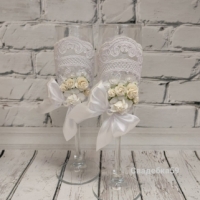 Бокалы на свадьбу в белом цвете с кружевом и цветами Арт 0944