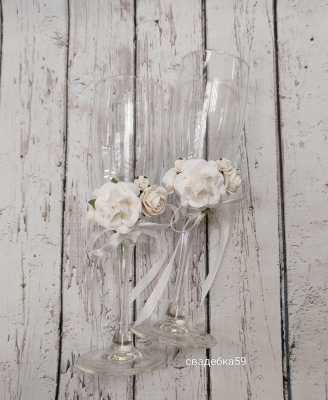 Бокалы на свадьбу в белом цвете с цветами Арт 0947
