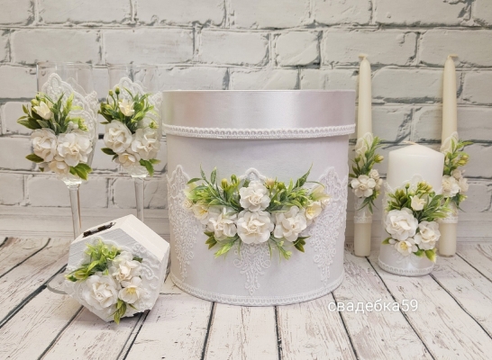 Набор на свадьбу в белом цвете с цветами и зеленью, свадебные бокалы для невесты и жениха, шкатулка для колец, свечи для церемонии семейный очаг, свадебная казна для конвертов Арт ПР 55