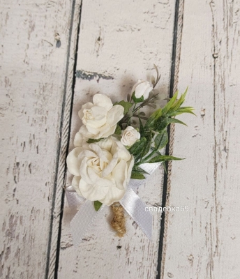 Бутоньерка свадебная для жениха в белом цвете Арт 01-63