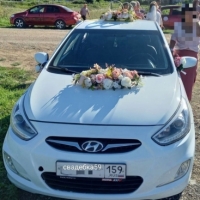 Оформление на свадебный автомобиль в пудрово - розовом цвете, украшение на капот цветочное, кольца на крышу Арт КМ-008