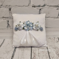 Подушечка для колец на свадьбу в бело голубом цвете с цветами Арт 195