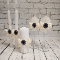 Свадебные бокалы для невесты и жениха, свечи для церемонии семейный очаг в молочном цвета с синей брошью Арт ПР-51