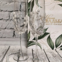 Свадебные бокалы для жениха и невесты . Веточка с бриолетами в прозрачном и матовом цвете АРТ 09602