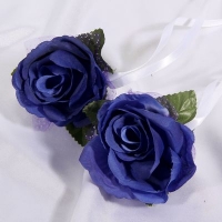 Набор синих роз для украшения свадебного авто