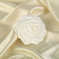 Роза на двойном скотче для украшения свадебных машин Д-5 см белые (12шт)