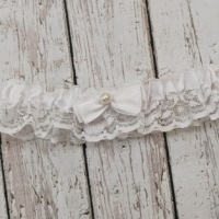 Свадебная подвязка на ногу для невесты в белом цвет Арт 0-94