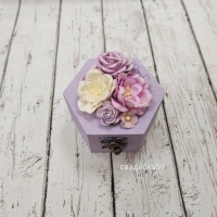 Свадебная шкатулка для колец в сиреневом цвете с цветами Арт 0-63