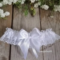 Свадебная подвязка на ногу для невесты в белом цвете Арт 1-06