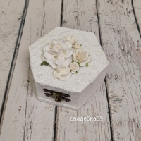 Свадебная шкатулка для колец в белом цвете с цветами и кружевом Арт 0-71