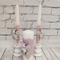 Свадебные свечи для церемонии семейный очаг в лавандовом цвете с кружевом, цветами и брошью Арт 00189